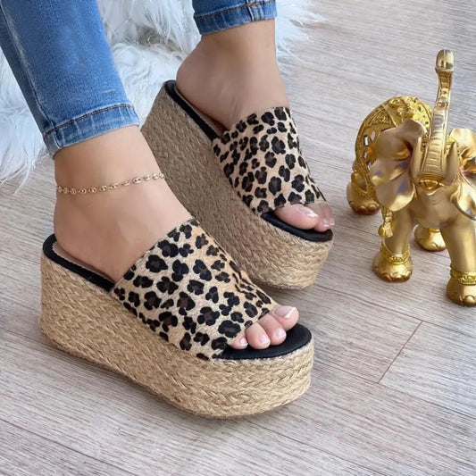 Sandalias cuñas en yute animal print