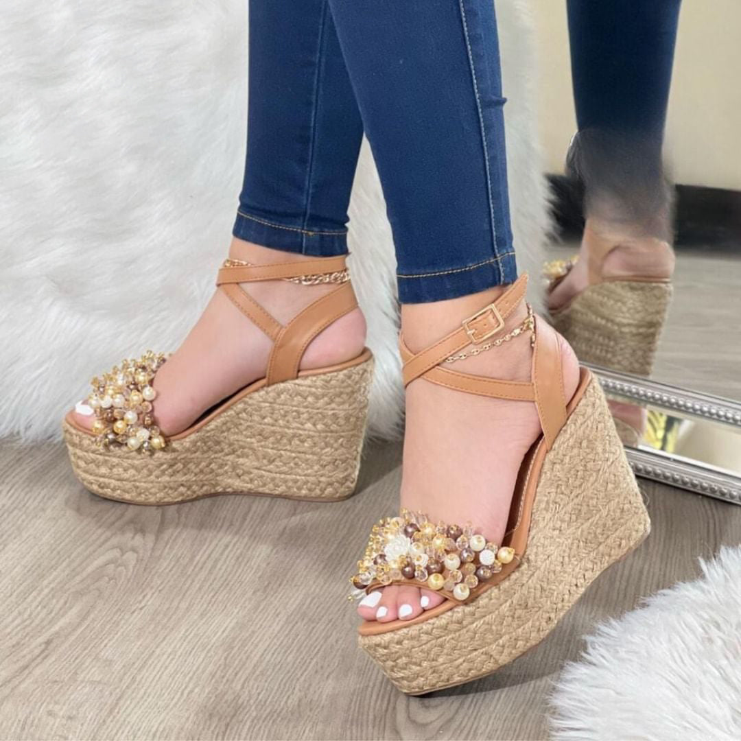 Sandalias cuñas en yute perlas y tiras