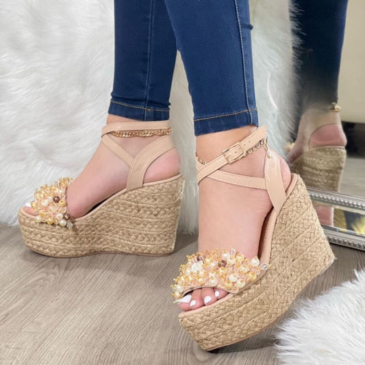 Sandalias cuñas en yute perlas y tiras